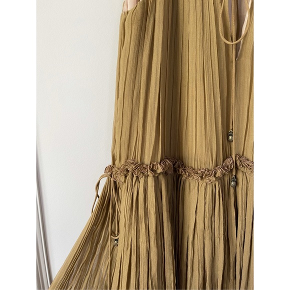 🔥NEW ON POSH🔥Chloe Khaki Silk Pleated Dress - Picture 3 of 5